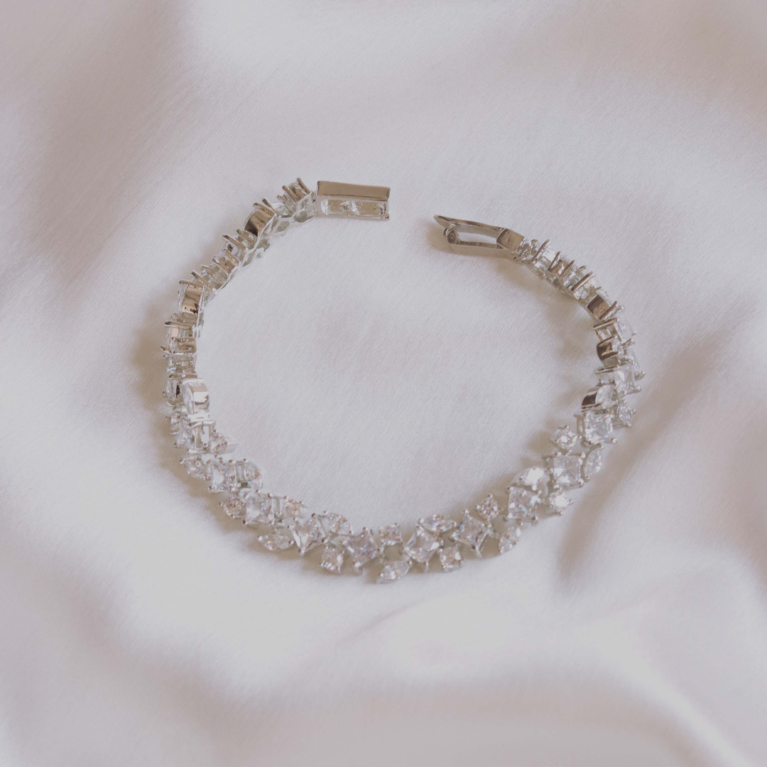White rodium finish zircon bracelet